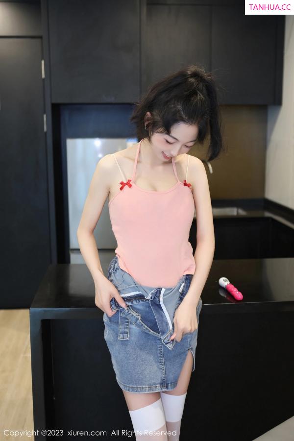刘蓝蔻 Eva_茜茜 [XiuRen]高清写真图 2023.05.29 No.6816 茜茜Kimi 丝袜美腿第21张图片
